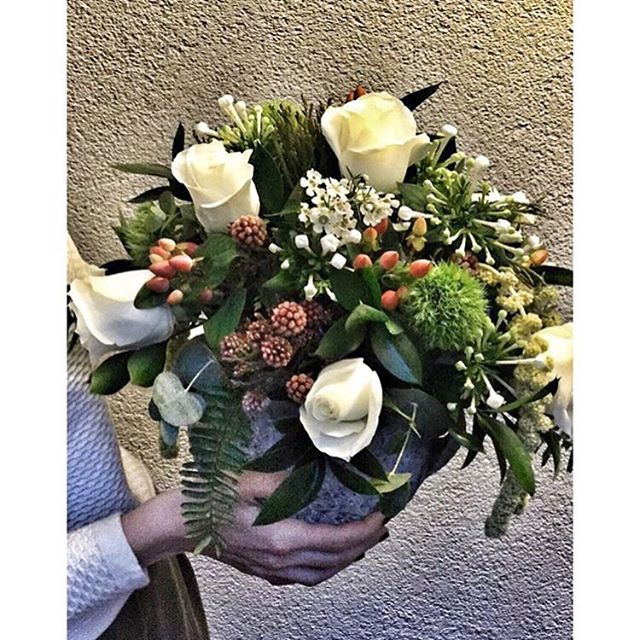 İyi Geceler, Mutlu Pazarlar ve Eline Sağlık @senaatay 🏻🤗 #florartmezun_________________________________________________#floristrystudent #tablearrangement #round #flowerdesign #flowerschool #istanbul #erenköy #whiteroses #amaranthus #love #flowerlove #saturdayflowers #instaflowers